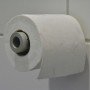 toilet paper roller met rol